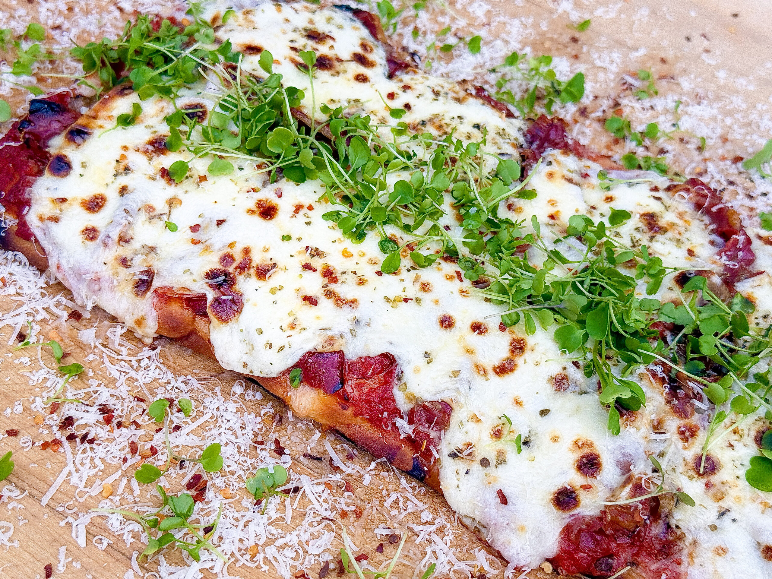 Caramelized Onion Prosciutto Flatbread Pizza
