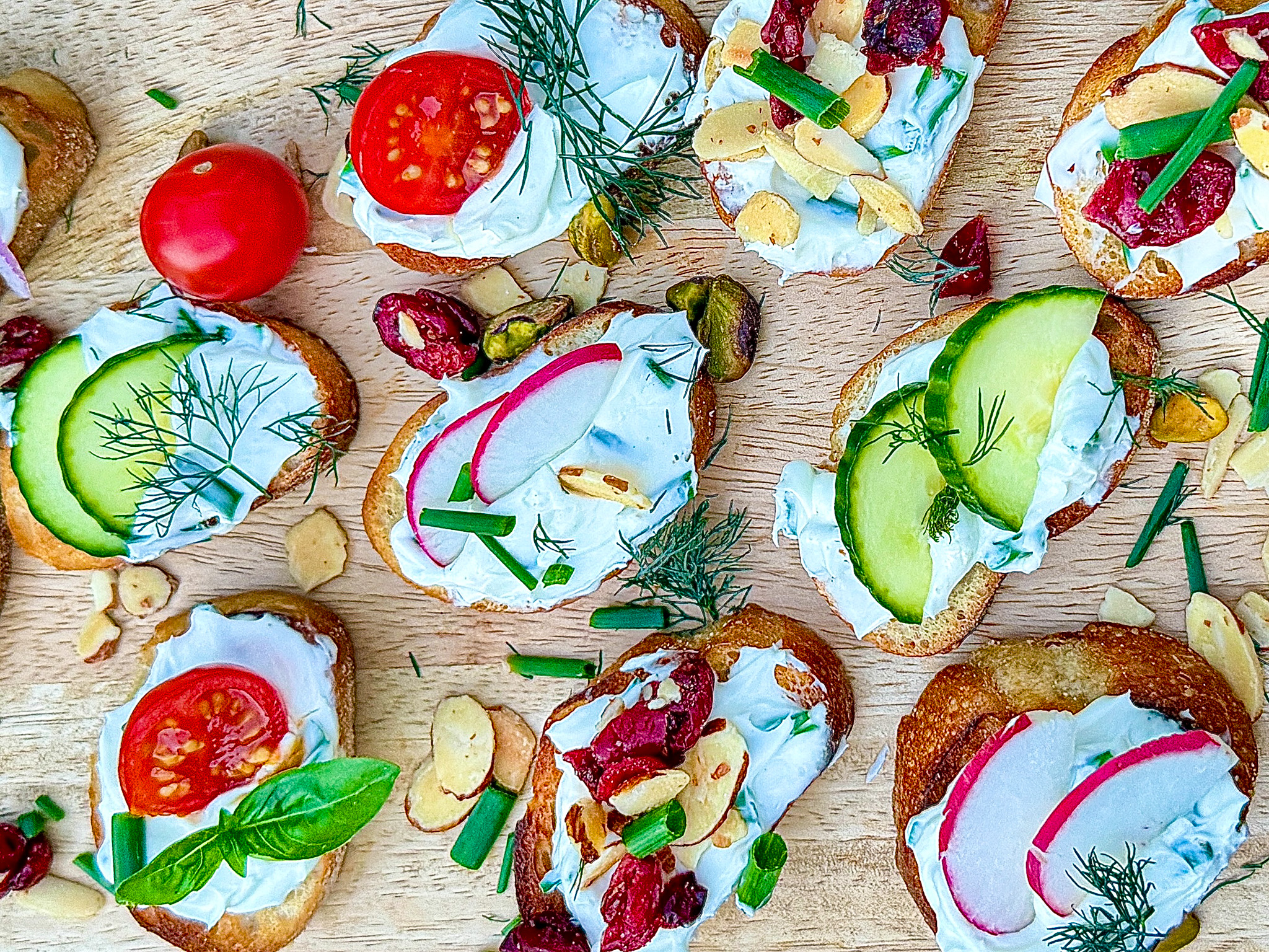 Garlic Cream Cheese & Chive Dip